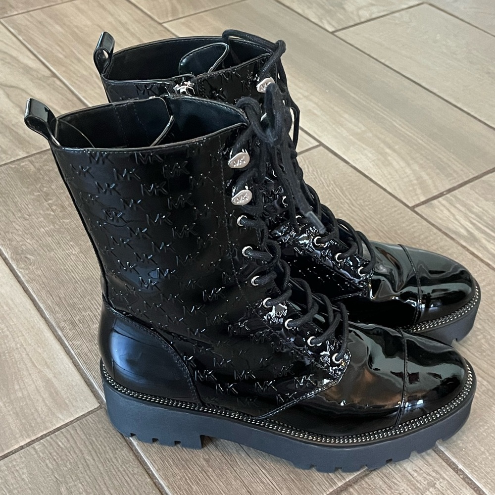 MICHAEL Michael Kors Women's Bryce Logo Lace Up Lug Sole Combat Boots- Black 8.5